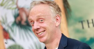 Mike White’s Quiet Empire: How the White Lotus Creator Built His Fortune with Heart, Humor, and a Sharp Pen